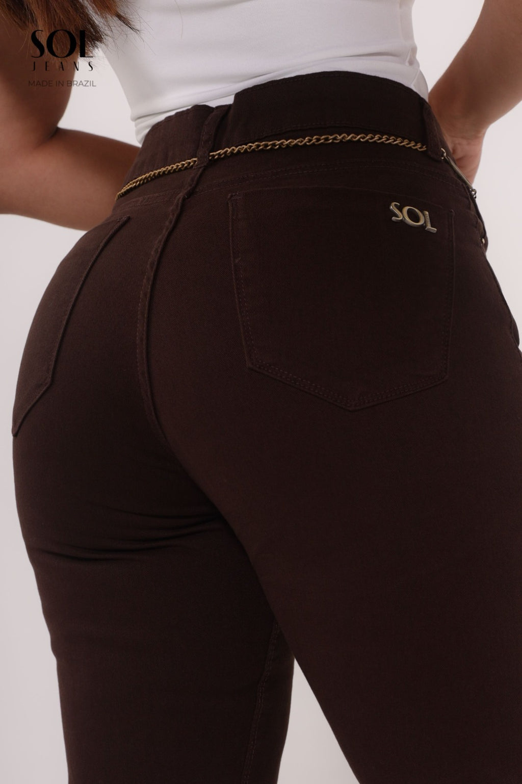 Calça Feminina Reta Marrom Cintura Alta com Corrente