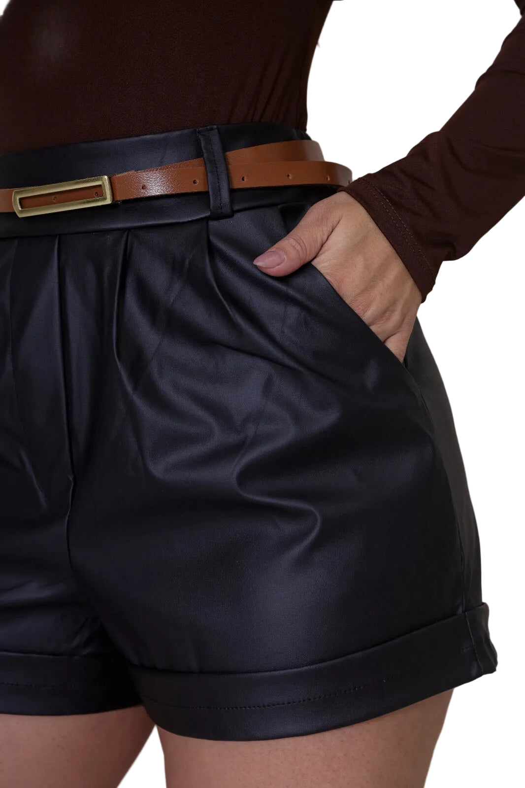 Shorts Feminino Resinado Cintura Alta com Cinto